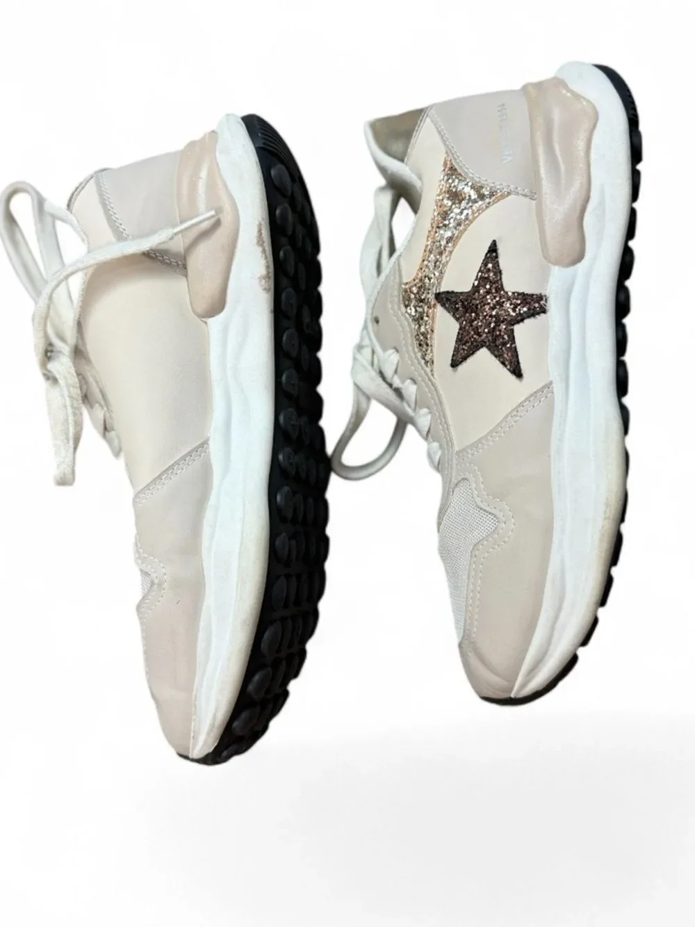 Vintage Havana Cloud Cream & Gold Star Accent Casual Sneakers